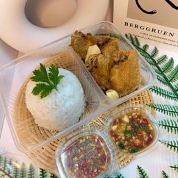 ปีกไก่ต้มน้ำปลา-ปิ่นเกล้า BY:ขวัญ