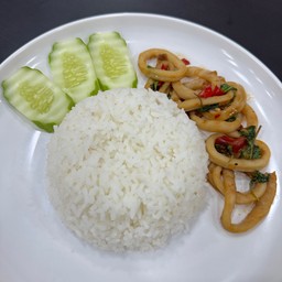 ข้าวกระเพราปลาหมึก