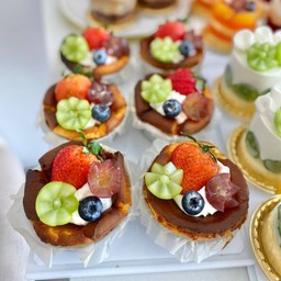 ชีสเค้กหน้าไหม้ผลไม้สด