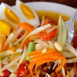 ข้าวหน้าไข่ ส้มตำ สุดซอยห้า