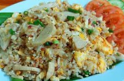 ข้าวผัดหมูยอ อาหารนานาชาติ.