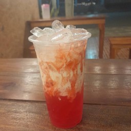 น้ำแดงนมสด