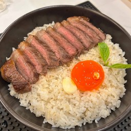 ข้าวผัดมันเนื้อ ไข่ดอง