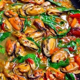 เนื้อหอยแมงภู่ผัดพริกเผาราดข้าว