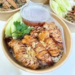 ข้าวหน้าหมึกไข่แดดเดียว