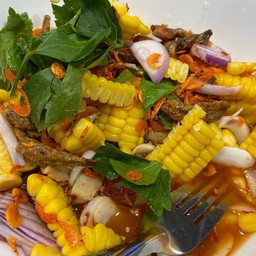 ยำข้าวโพดปลากรอบ