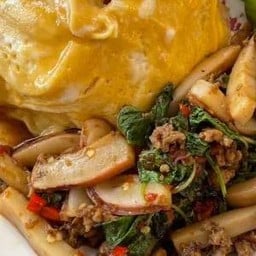 ข้าวกะเพราปลาหมึก