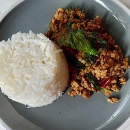 ข้าวผัดกะเพราไก่