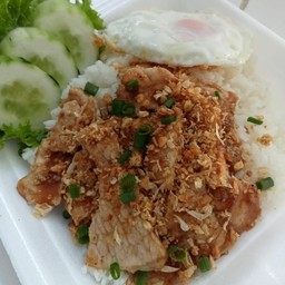 ข้าวหมูกระเทียม