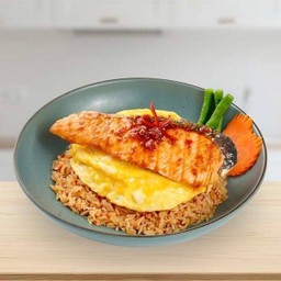 ข้าวผัดน้ำพริกแซลมอนไข่นุ่ม