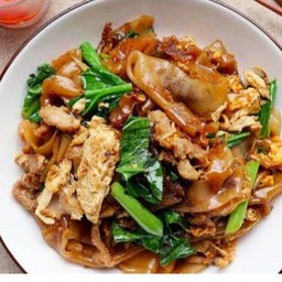 เตี๋ยวต้มยำ "อร่อยลั่นทุ่ง"