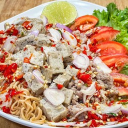 ยำมาม่าหมูยอ