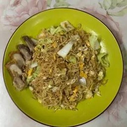 มาม่าผัดหมูสับใส่ไฃ่