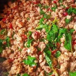 ผัดกะเพราหมูสับกับข้าว