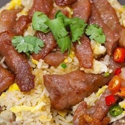 ข้าวผัดหมูแดดเดียว