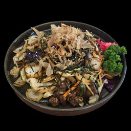 ยากิโซบะเนื้อเอ็นตุ๋น