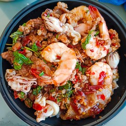 กระเพรารวมมิตร ราดข้าว