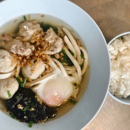 เกาเหลา ลูกชิ้น + หมูบะช่อ + ปลาเส้น (ไม่รวมไข่)