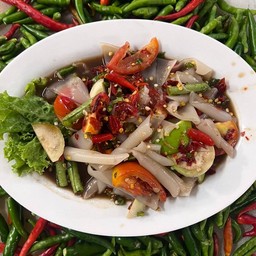 ตำเส้นก๋วยจั๊บ โรยกากหมูเจียว