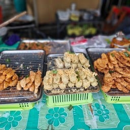 กล้วยทอดโบราณยายเยื้อน ตลาดลานร่มไทร  ซ.  รามอินทรา  65