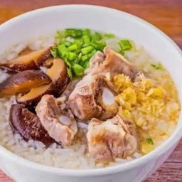 ข้าวต้มกระดูกหมูอ่อน