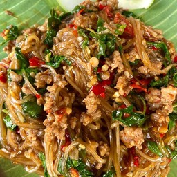 กะเพราไก่สับวุ้นเส้น