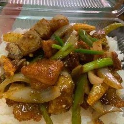 ข้าวราดกะเพราหมูกรอบ