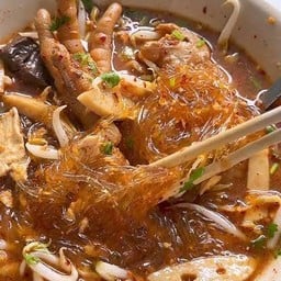 ก๋วยจั๊บญวน ต้มเส้นขาไก่ ตำรับยาย  สาขา2