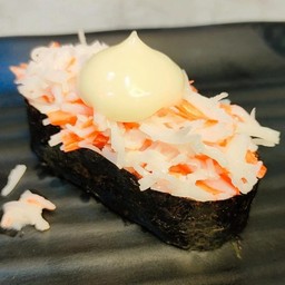 ข้าวปั้นหน้าสลัดปูอัด