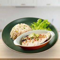 ข้าวผัดคีนัว-ปลากะพงจัมโบ้นึ่งมะนาว