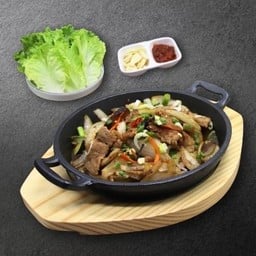 หมูผัดซอสซีอิ๊วเกาหลีกระทะร้อน