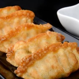 เกี๊ยวซ่าชุด3ชิ้นพร้อมน้ำจิ้ม