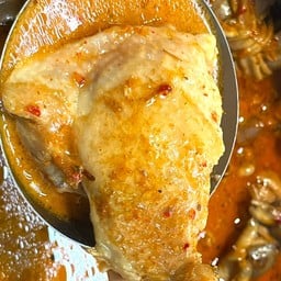 ป้าน้อยขนมจีนตลาดย่าโม