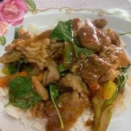 ข้าวราดหมูนุ่มผัดน้ำพริกเผา