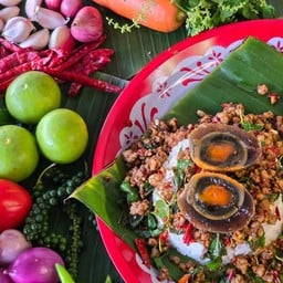 กะเพราไข่เยี่ยวม้า