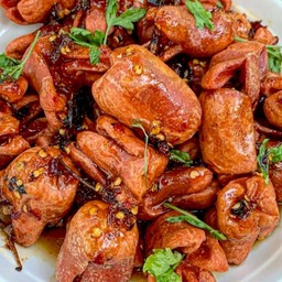 ไส้กรอกแดง 15 ชิ้น (กรอบนุ่มไม่แข็ง)