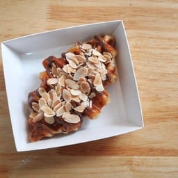 ครอฟเฟิล นูเทลล่า + อัลมอนด์