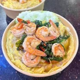 ข้าวหน้าไข่ข้นกระเพรากุ้ง