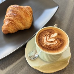 คาปูชิโน่ร้อน(ไม่แยกน้ำเฉพาะใส่แก้วไปเลย)