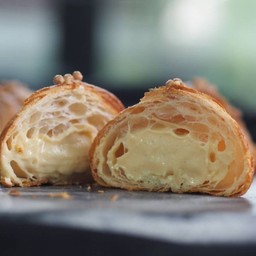Custard vanilla croissant