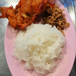ข้าวเหนียว+หน้าอกไก่ทอด+น้ำจิ้ม+หอมเจียว