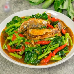 ผัดคะน้าปลากระป๋อง - ราดข้าว