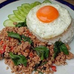 กระเพราเนื้อสับ+ไข่ดาว