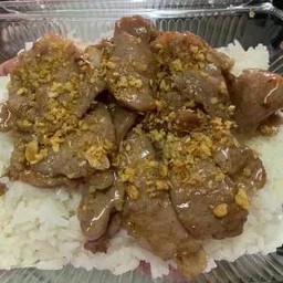 ข้าวราดหมูกระเทียม