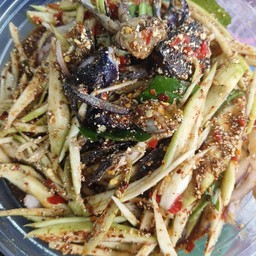 ก้อยมะม่วงปูจืด