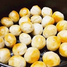 ลูกชิ้นน้ำจิ้มมะขาม