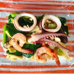 ผัดผักรวมกุ้งหมึก