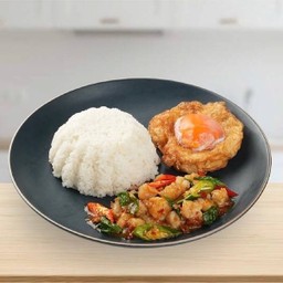 ข้าวกะเพรากุ้งสับ - ไข่ดาวกรอบ