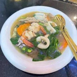 ราดหน้าทะเล