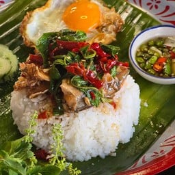 กะเพราปลากระป๋อง
